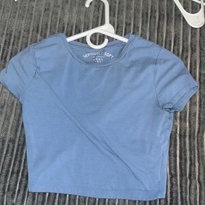 blue cropped tee